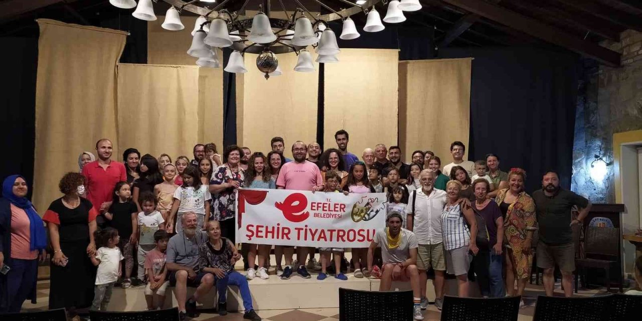 Efeler Belediyesi Şehir Tiyatrosu, Eceabat Tiyatro Şenliği’nde yer aldı