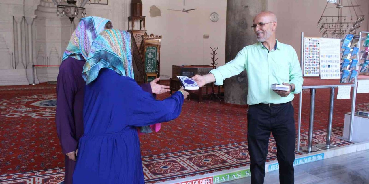 Şehit babası imam, yabancı diliyle gönül köprüsü kuruyor