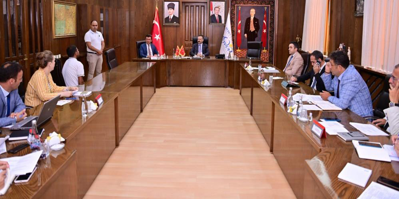 Vali Aksoy, vatandaşların taleplerini dinledi