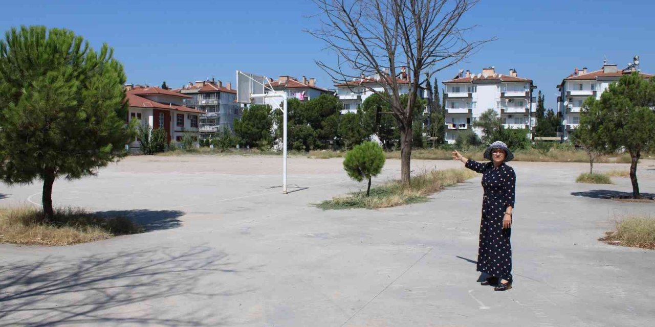 10 bin kişinin yaşadığı mahallede okul ve cami yok