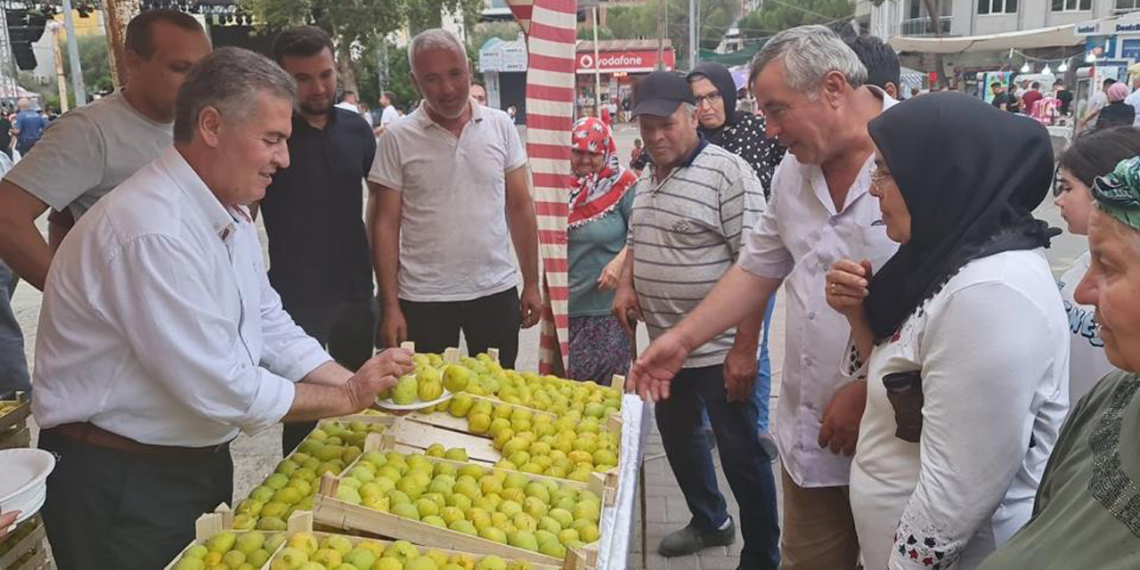Buharkent’te vatandaşlara 2 ton taze incir dağıtıldı