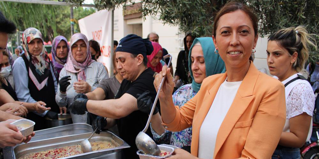 AK Partili kadınlardan 2 bin kişilik aşure hayrı