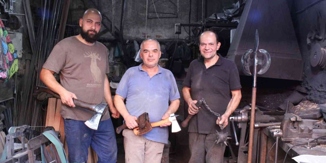 Osmanlı döneminden kalan demirci dükkanı, internet satışıyla çağa ayak uydurdu