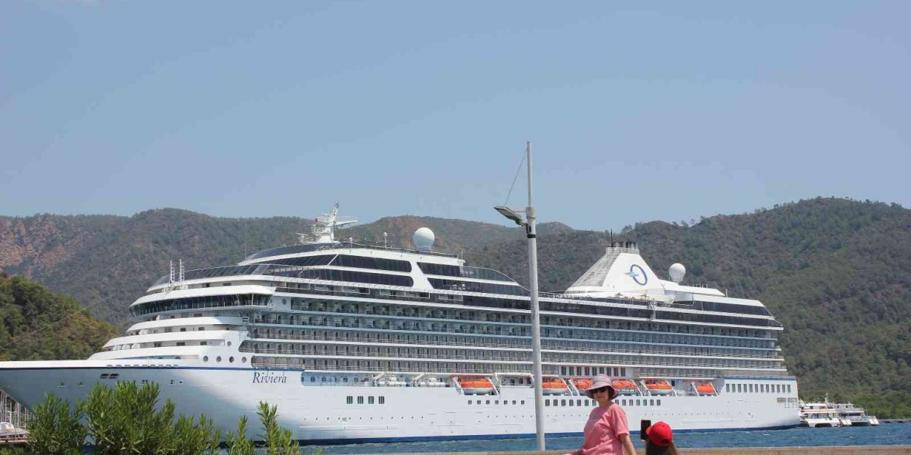 Dev yolcu gemisi Marmaris esnafına can suyu oldu