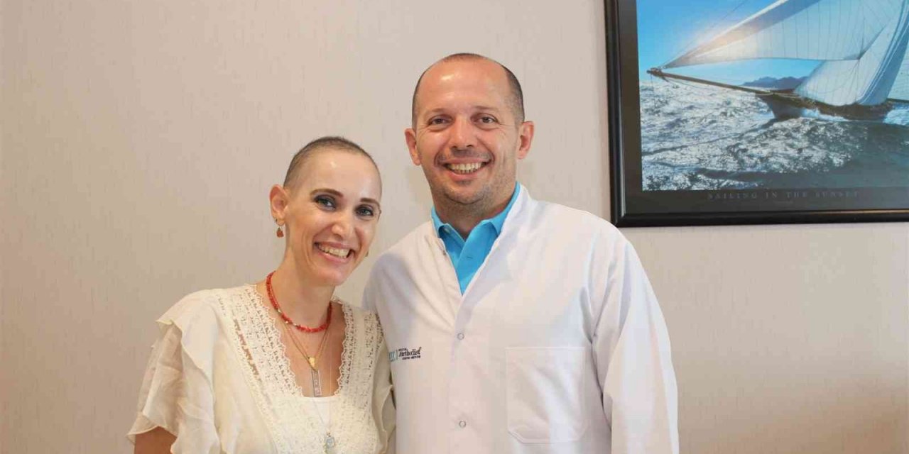 Organlarının bir bölümünün alınmasına yol açan kansere karşı zafer kazandı