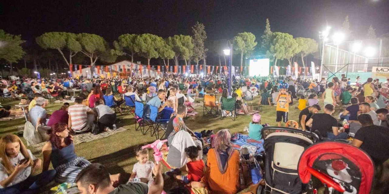 ‘Kral Şakir’ Aydın Tekstil Park’ta çocuklarla buluştu