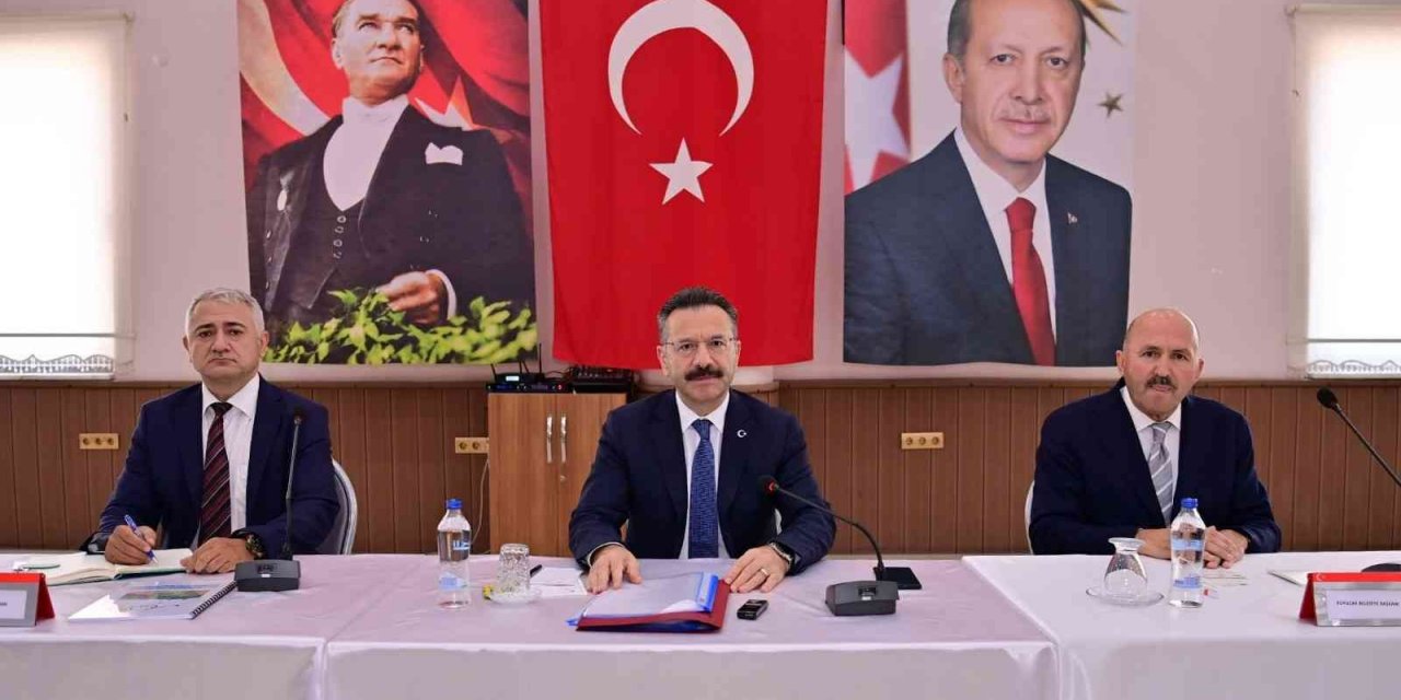 Vali Aksoy, Kuyucaklı muhtarlar ile bir araya geldi