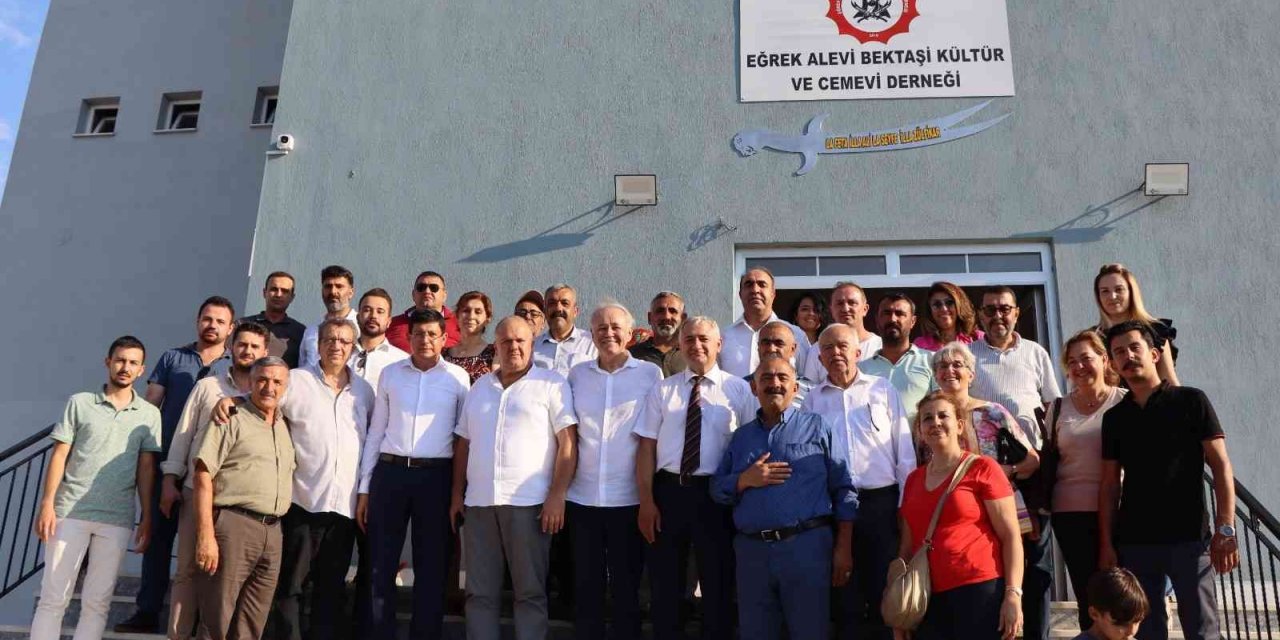 Başkan Özcan, Eğrek Alevi Bektaşi Kültür ve Cemevi’nin aşure ve lokma hayrına katıldı