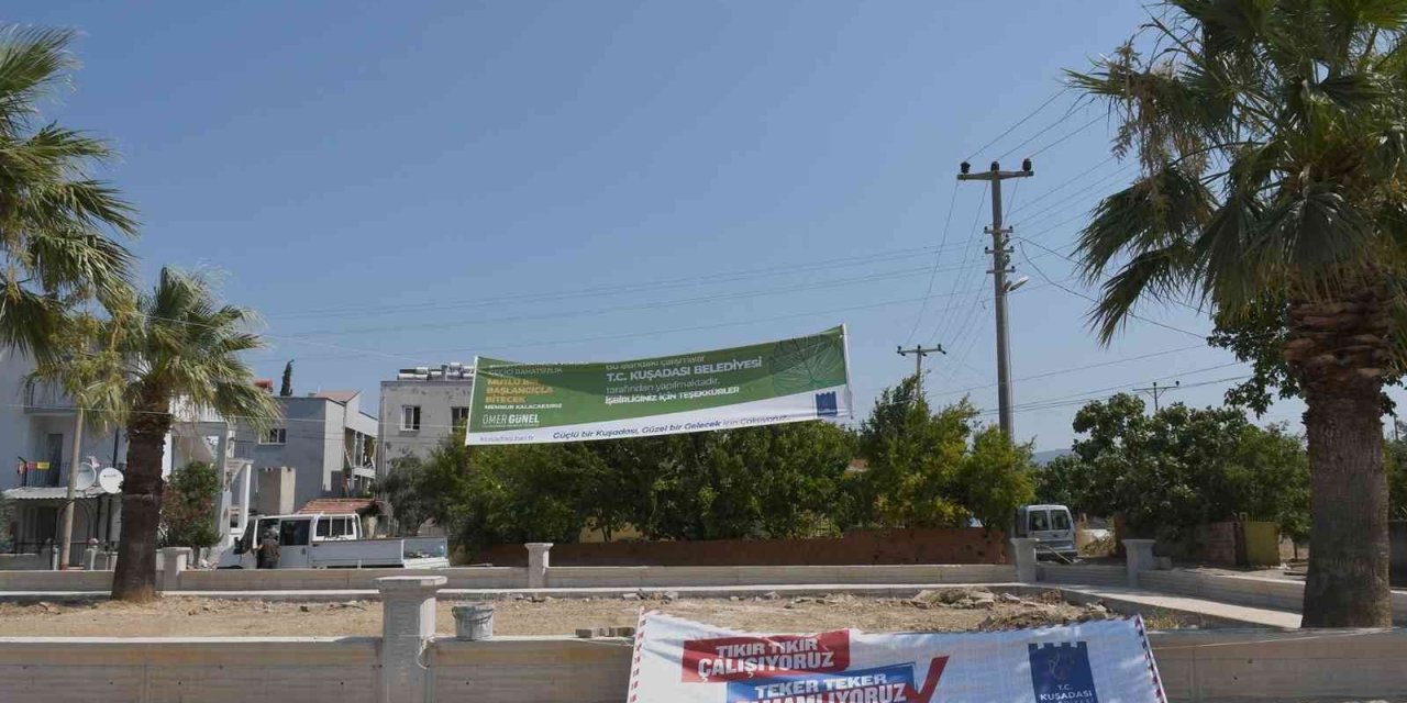 Kuşadası’nda yeşil alan çalışmaları sürüyor