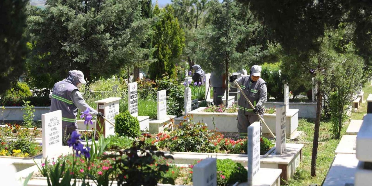 Denizli’deki 827 mezarlık Büyükşehire emanet
