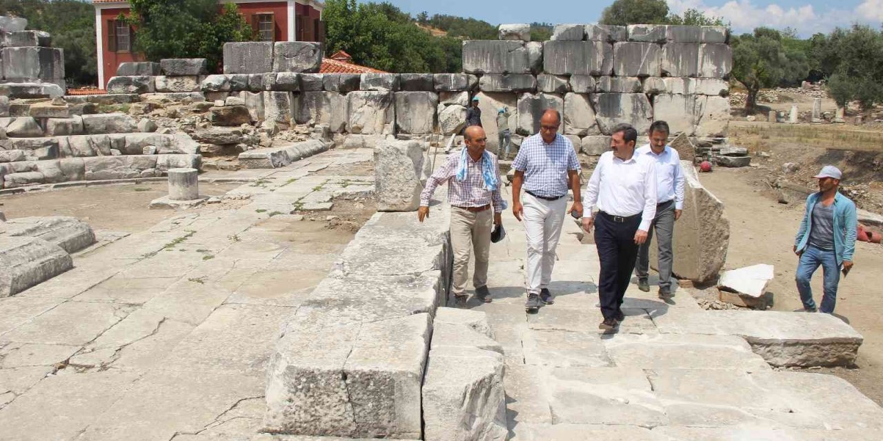 Vali Tavlı Stratonikeia’da kazı çalışmalarını inceledi