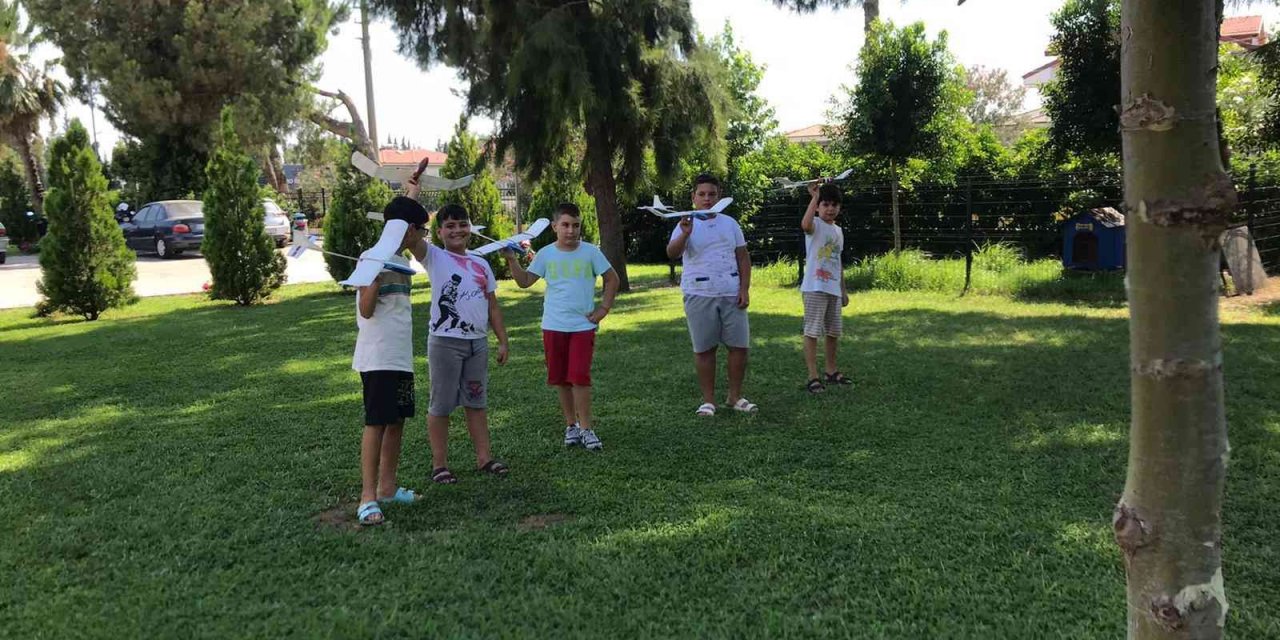 Köyceğiz’de miniklerin yaptığı model uçaklar uçmaya hazır