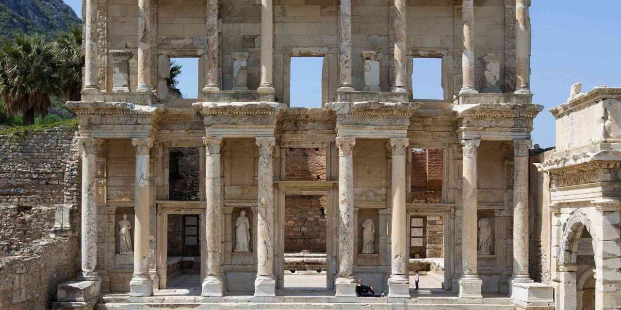 İzmir’de ilk 7 ayda müze ve ören yerlerini 1 milyon 662 bin kişi ziyaret etti