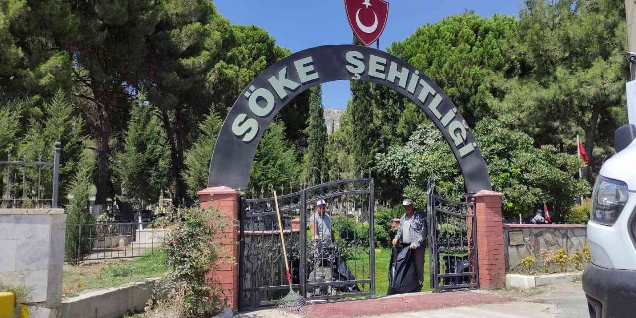 Söke Belediyesi’nden şehitlikte bakım çalışması