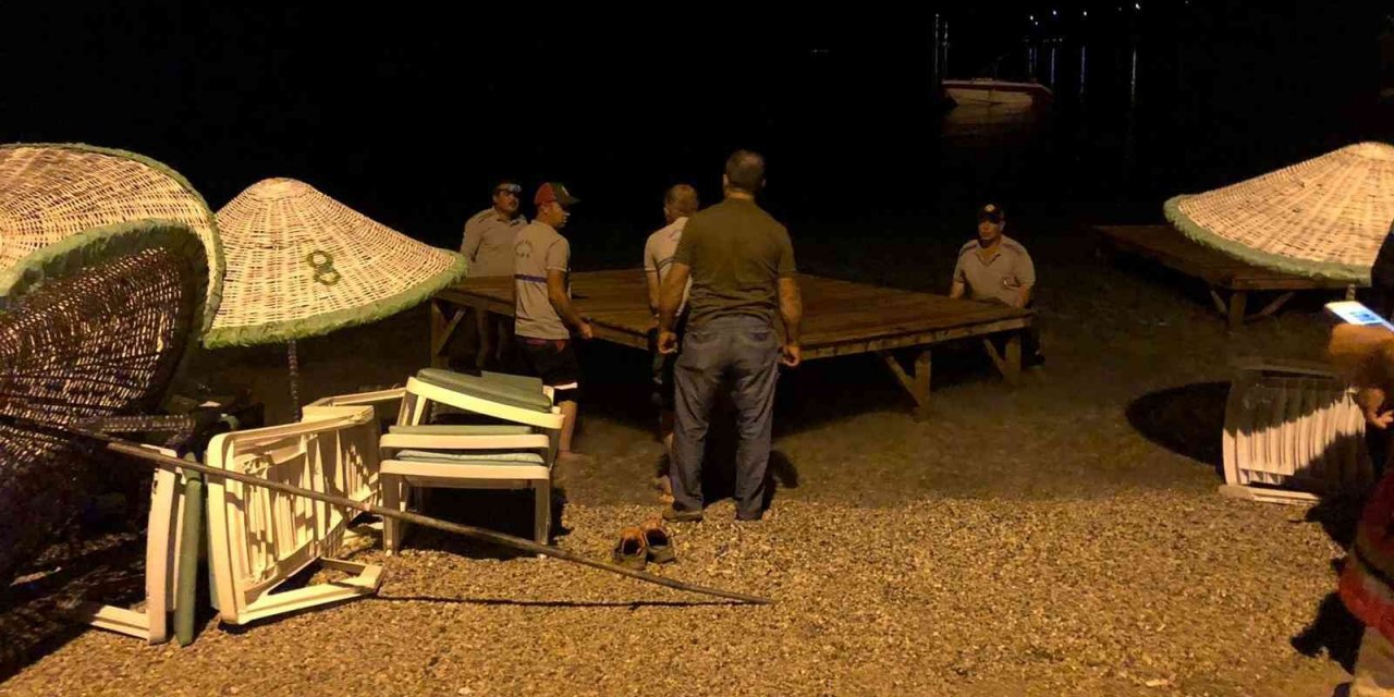 Akbük Koyu’nda deniz üstüne inşa edilen platformlar kaldırıldı