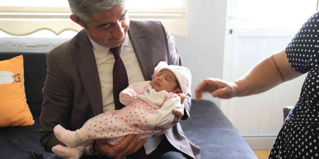 Marmaris’te ’Hoş Geldin Bebek’ Projesi mutluluklara ortak oluyor