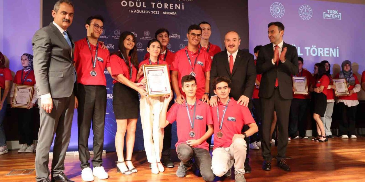 Termal bebek bezi tasarlayan öğrenciler patent yarışmasında derece aldı