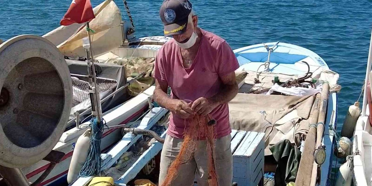 Ağlar ve tekneler tamir ediliyor, balıkçılar 1 Eylül’e hazırlanıyor