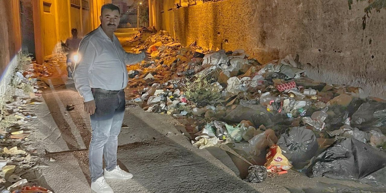 Konak Belediyesine ‘sokak ortasında çöp’ tepkisi