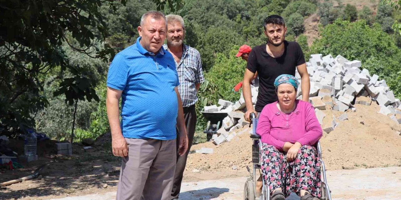 Nazilli Belediyesi engelli Şimşek’in evinin yolunu yeniledi