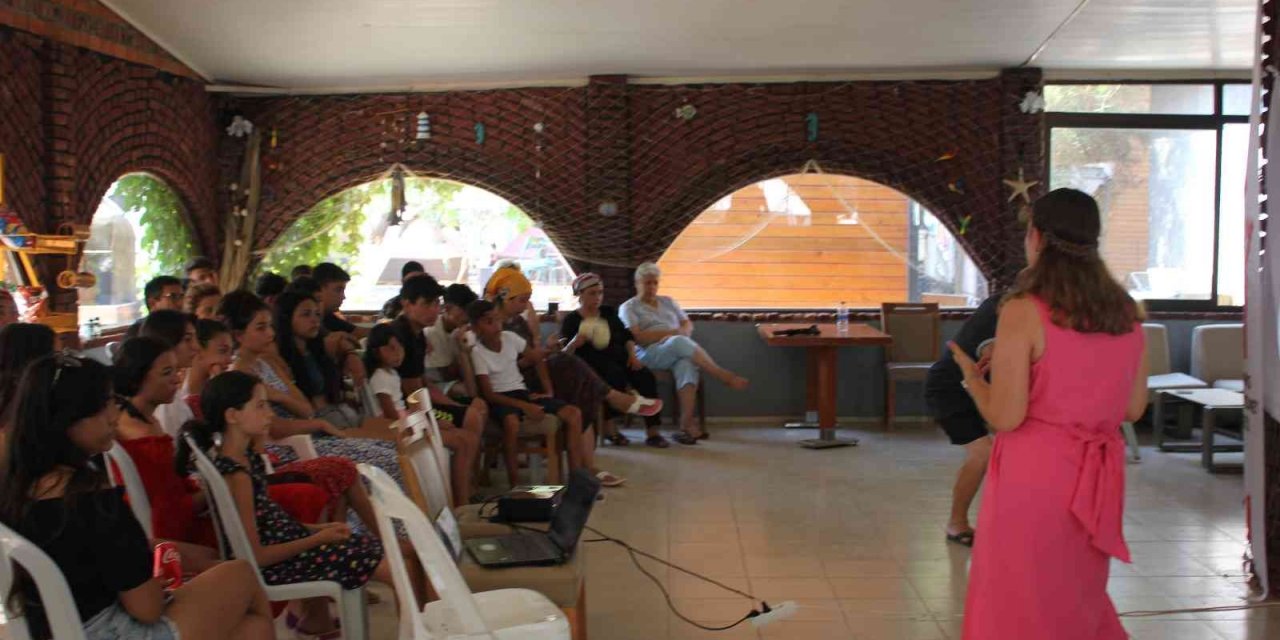Roman gençler Marmaris’te kamp yapıp sosyalleşiyorla