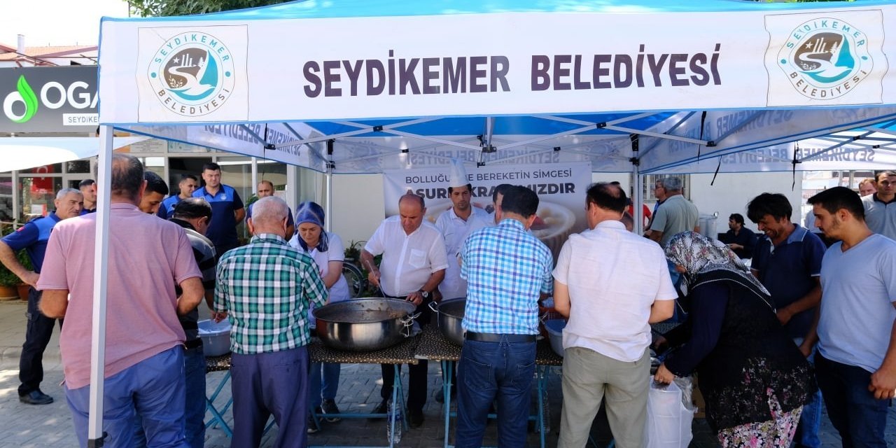 Başkan Otgöz, Aşure İkramında Bulundu