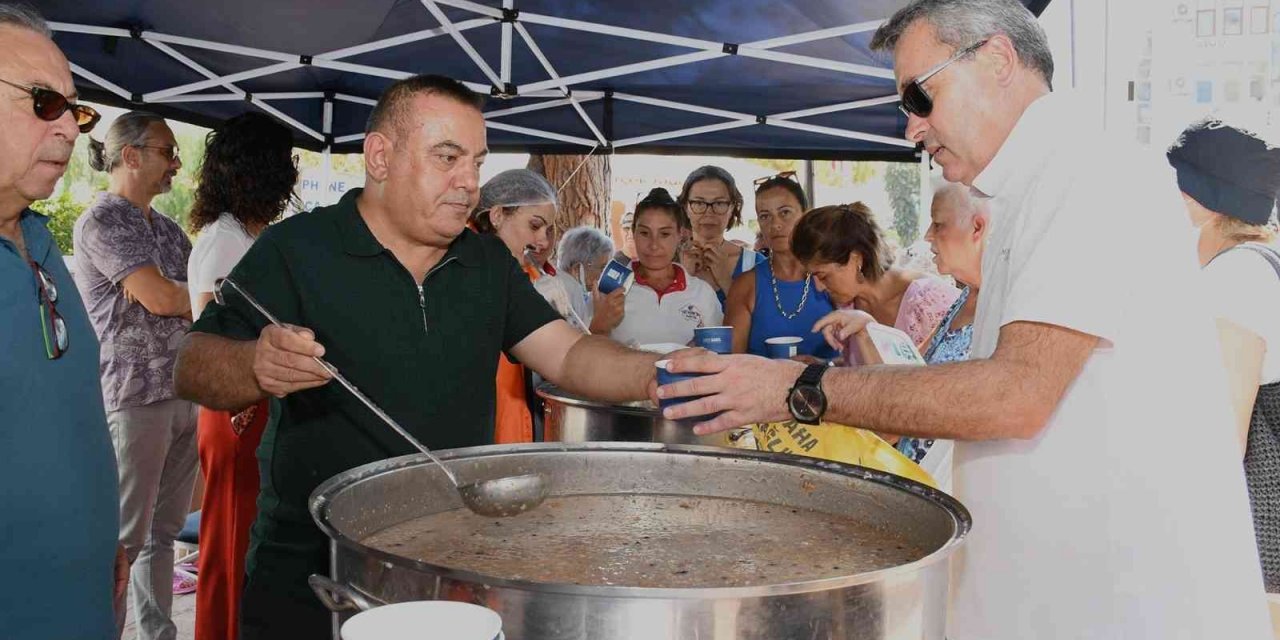 Kuşadası Belediyesi’nden 6 bin kişilik aşure hayrı