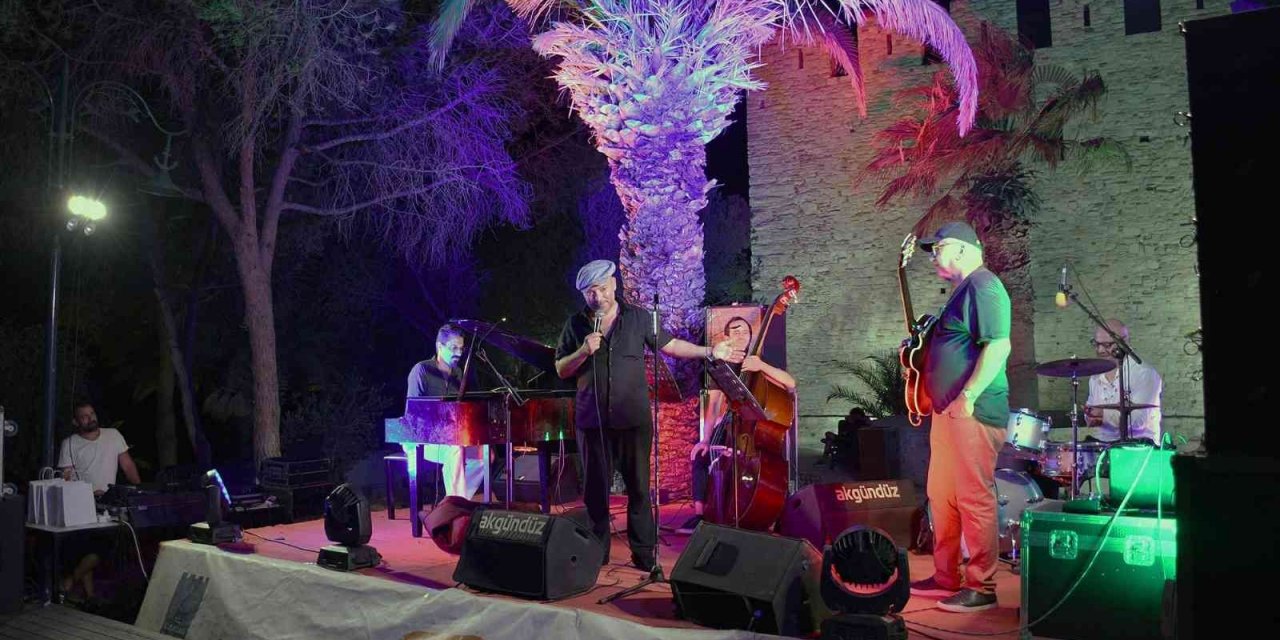 Güvercinda Kalesi’den caz melodileri yükseldi