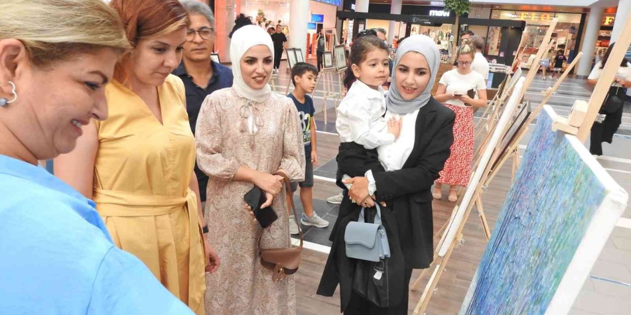 Yerli ve sığınmacı sanatçıların eserlerinden oluşan sergi açıldı