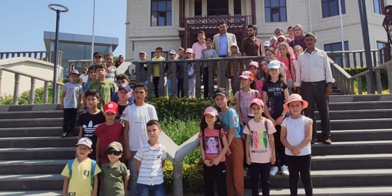Karacaörenli çocuklar Adnan Menderes Demokrasi Müzesi’ni gezdi