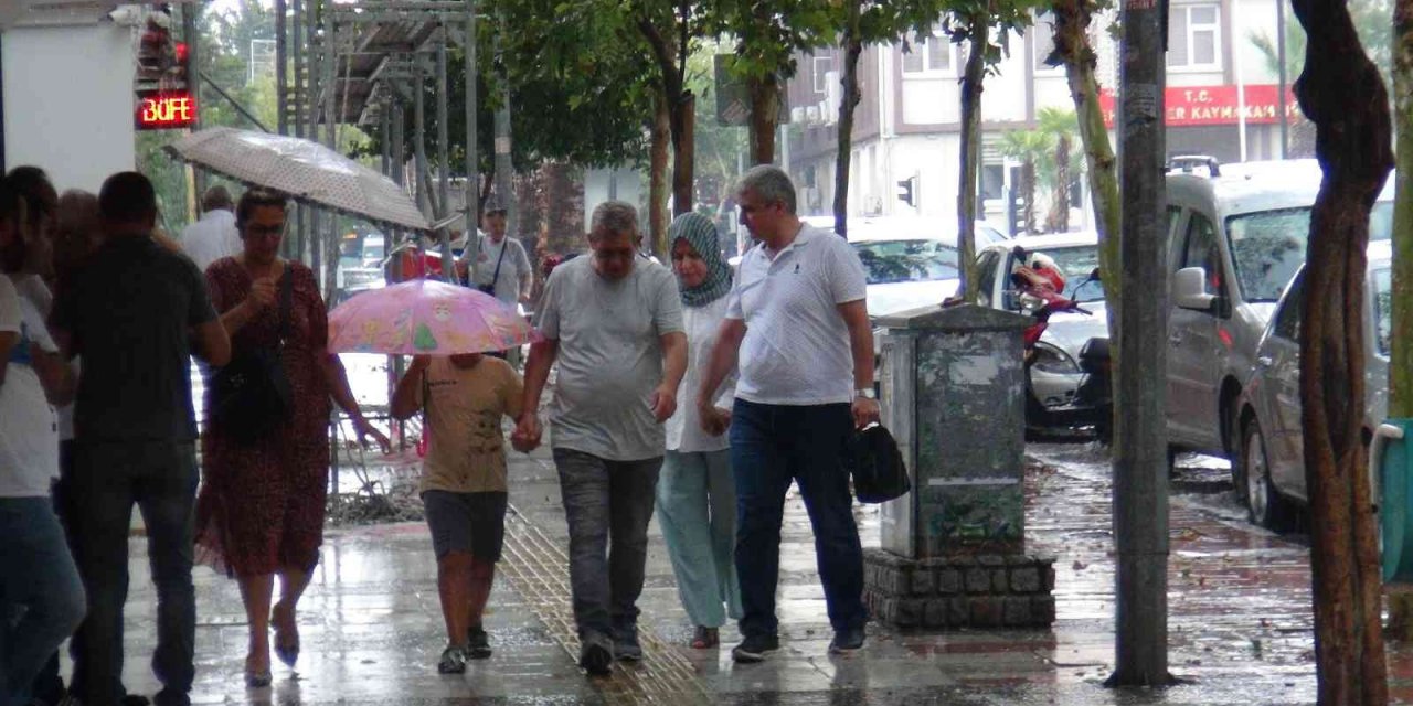 Manisa’da yağmur ve dolu etkili oldu