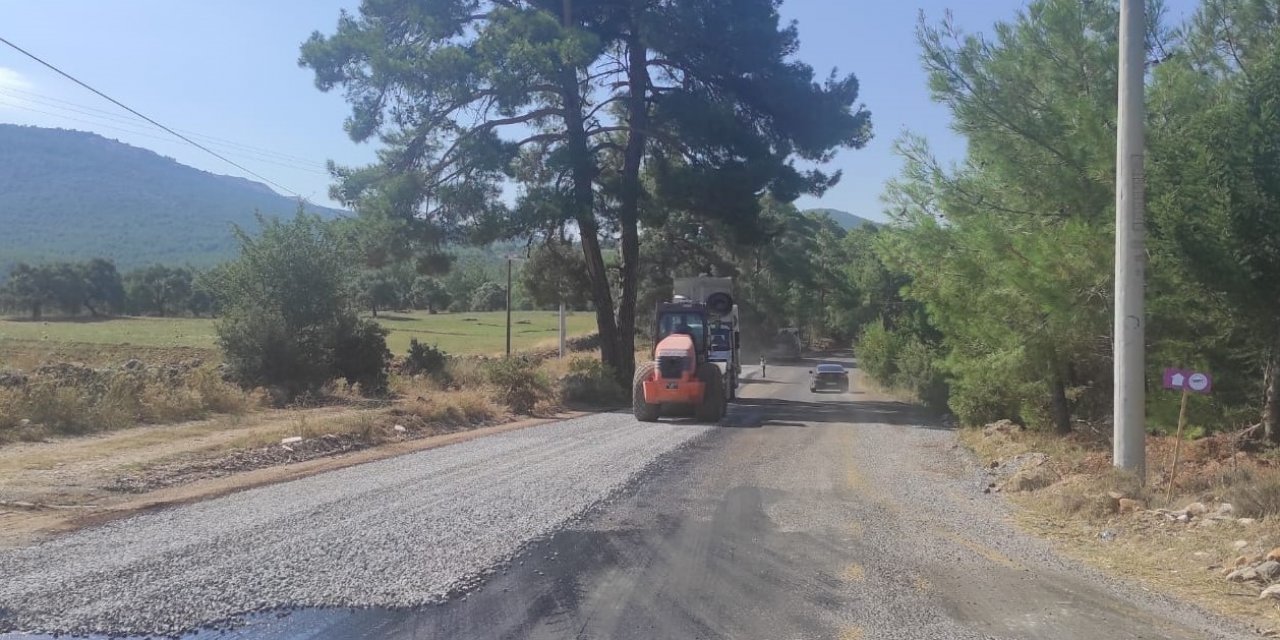 Yatağan’ın kırsal mahallelerinde yol çalışmalarını sürüyor