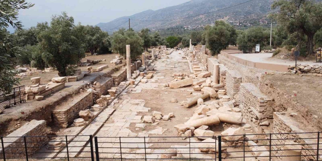 Nysa’nın sütunlu caddesinde heyecanlandıran keşif