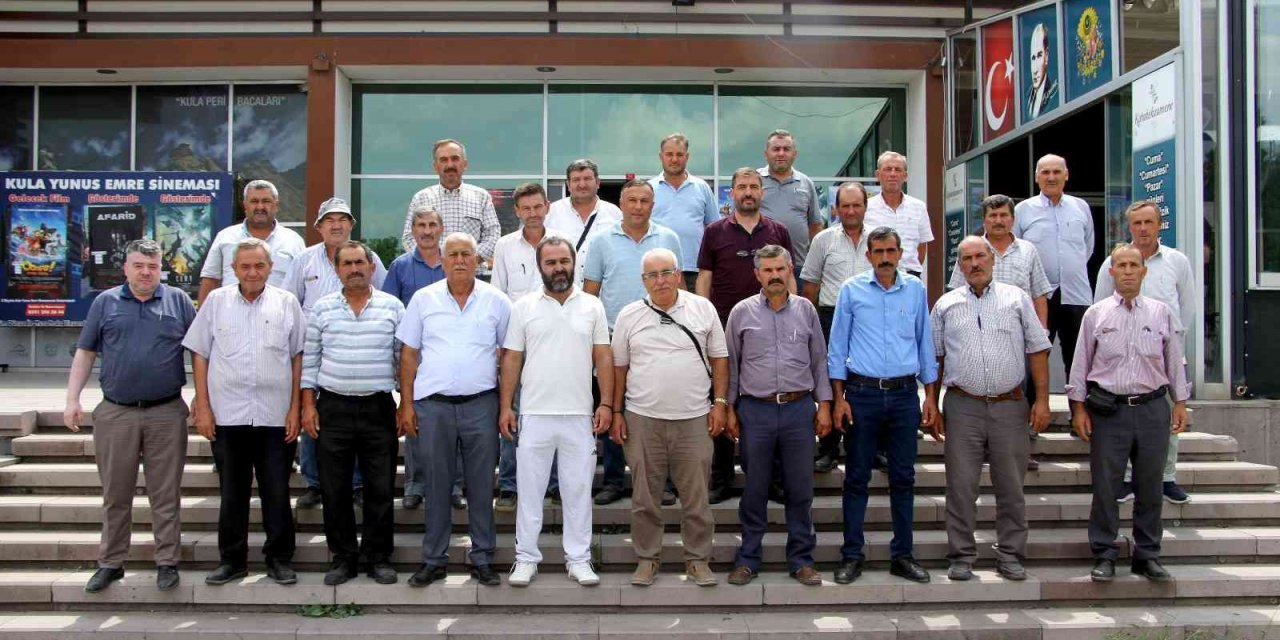 Muhtarlar, tayini çıkan kaymakam için bir araya gelip imza topladı