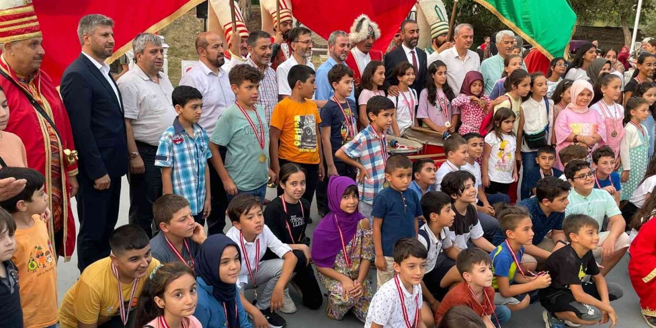 Aydınlı iş adamı, 550 çocuğun sevincine ortak oldu