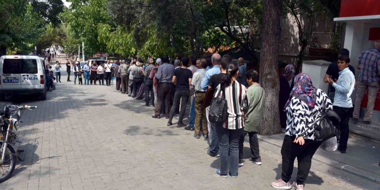 Gördes Emniyet Amirliğinden 2 bin kişilik aşure hayrı