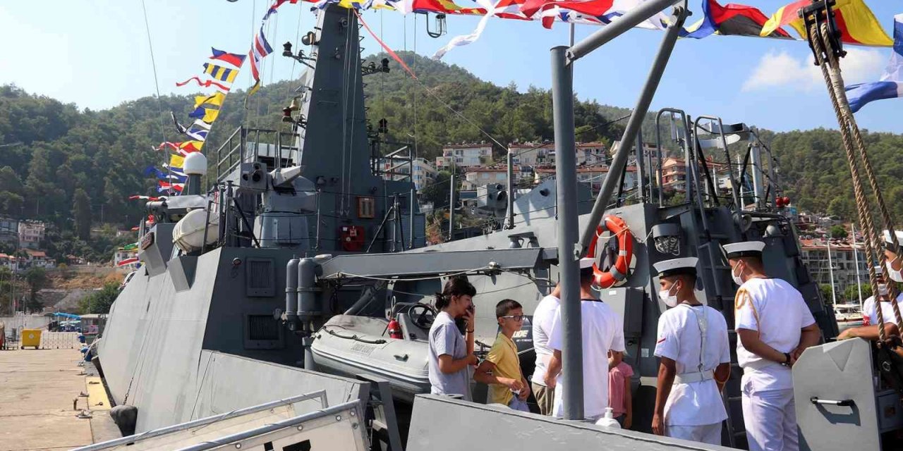 Askeri gemiler, Fethiye’de halkın ziyaretine açıldı