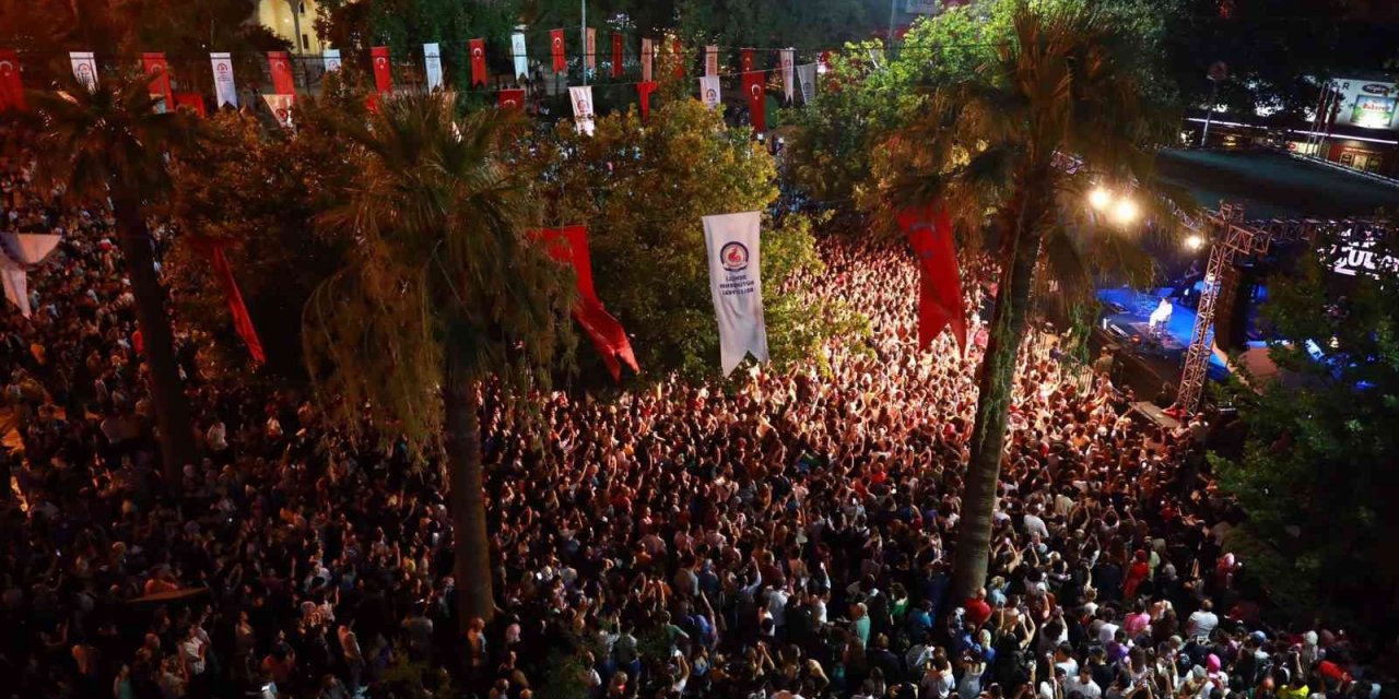 Denizlililer 100. yıl coşkusunu Büyükşehir ile yaşadı