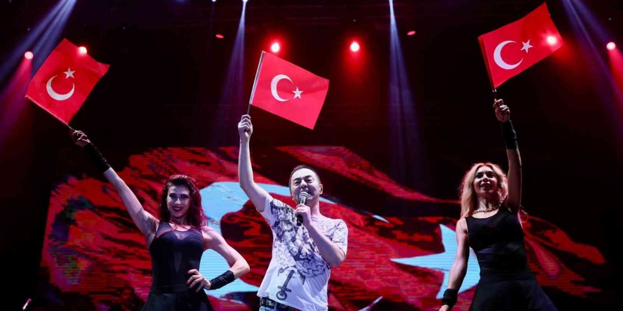 İzmirliler 30 Ağustos’u konserlerle kutladı