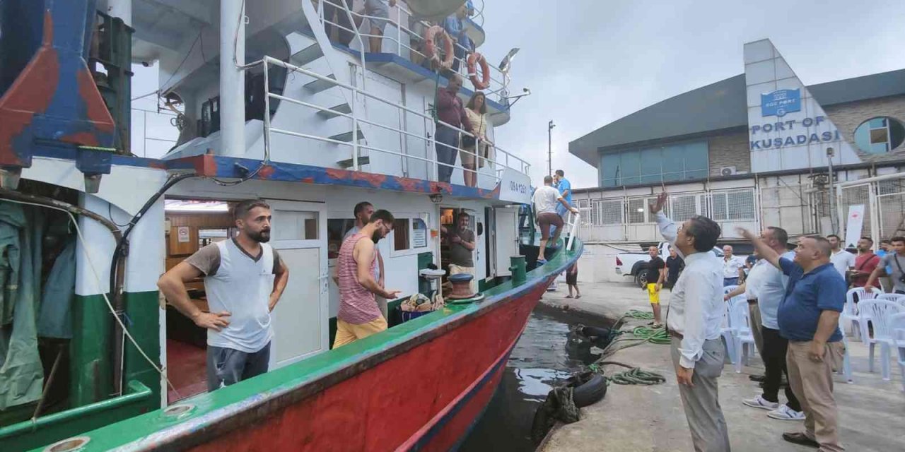 Kuşadası’nda Balık Avı Sezonu törenle açıldı