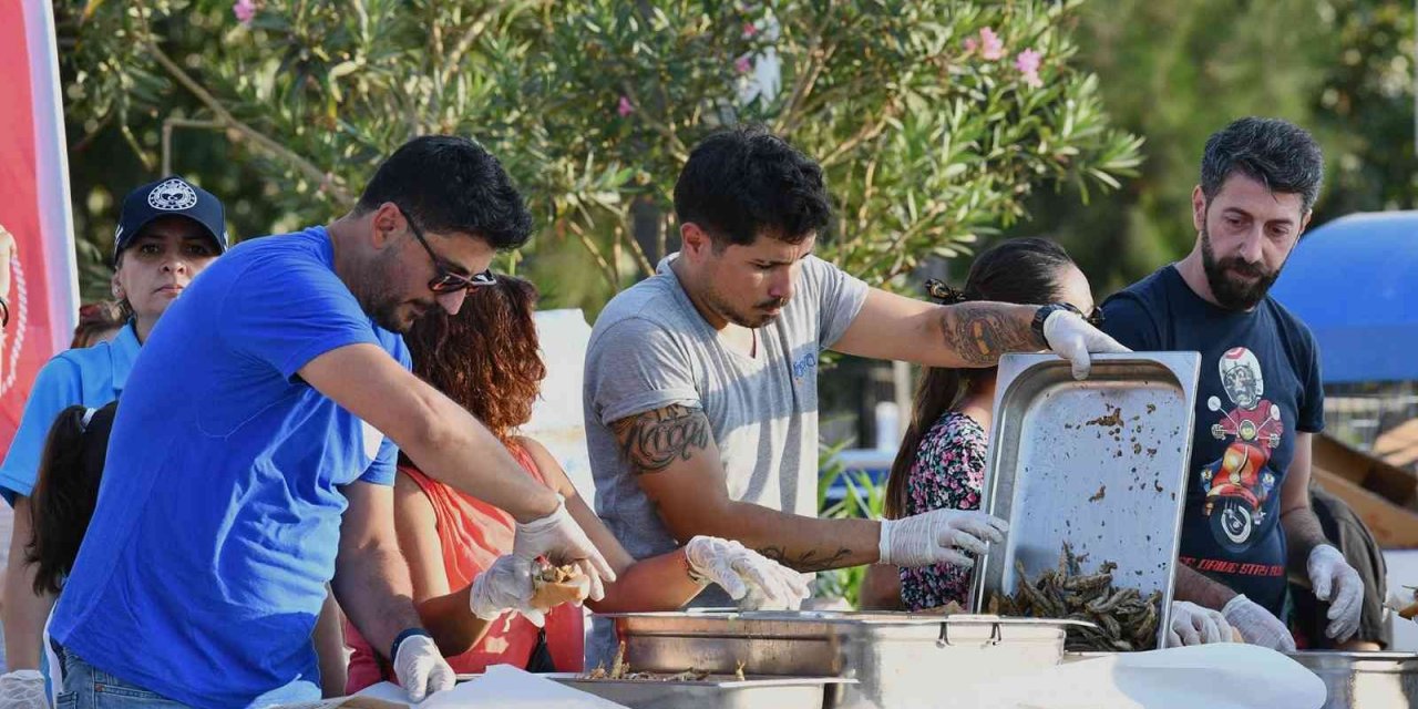 Başkan Günel, av sezonunun ilk gününde Kuşadalı balıkçılarla buluştu