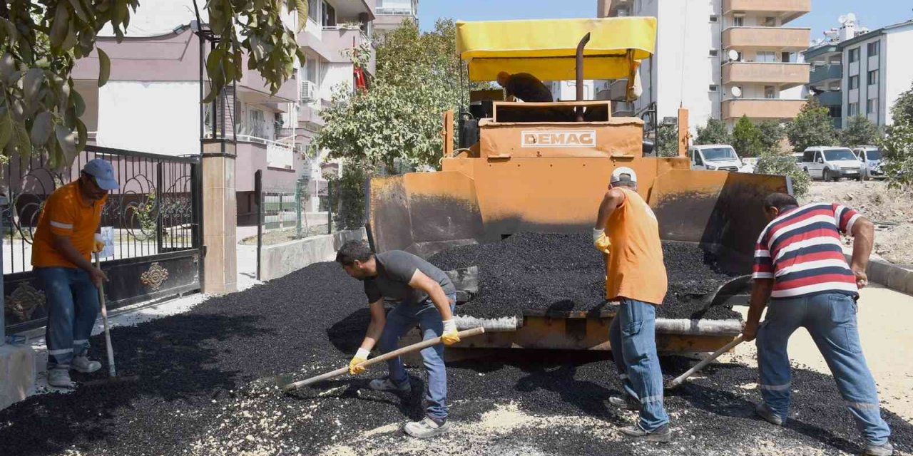 Kuşadası’nda eskiyen yollar yenileniyor