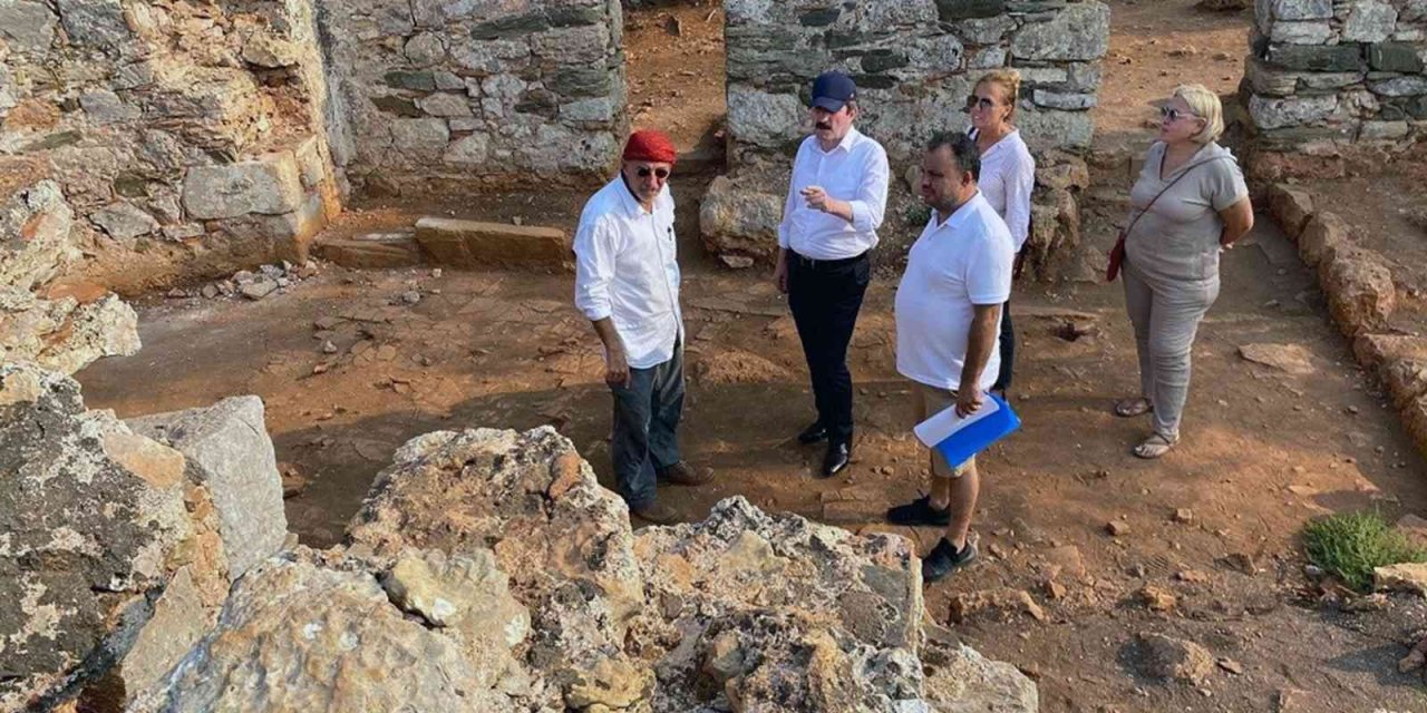 Vali Tavlı, Kleopatra adasındaki kazı çalışmalarını inceledi