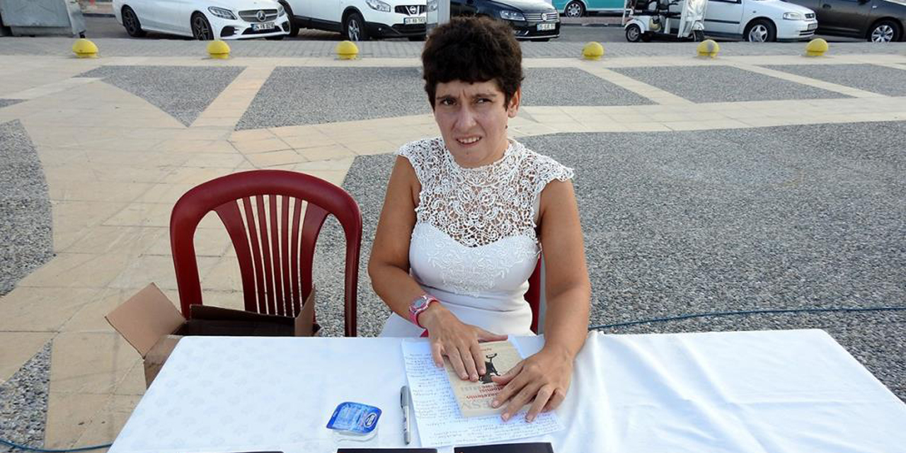 Engelleri yazarlıkla aştı, okurlarıyla buluştu