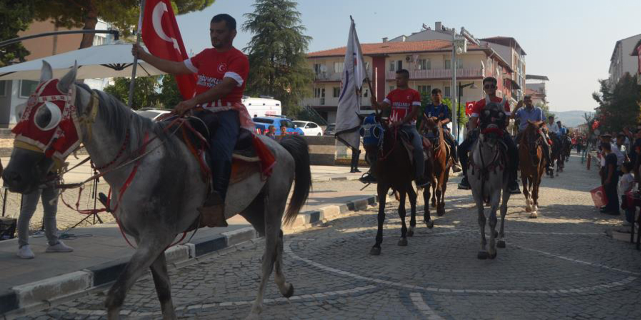 Atlı milis kuvvetleri 100 yıl önceyi yaşattı