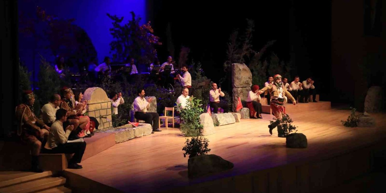 Pamukkale Belediyesi çalışanlarından anlamlı gösteri