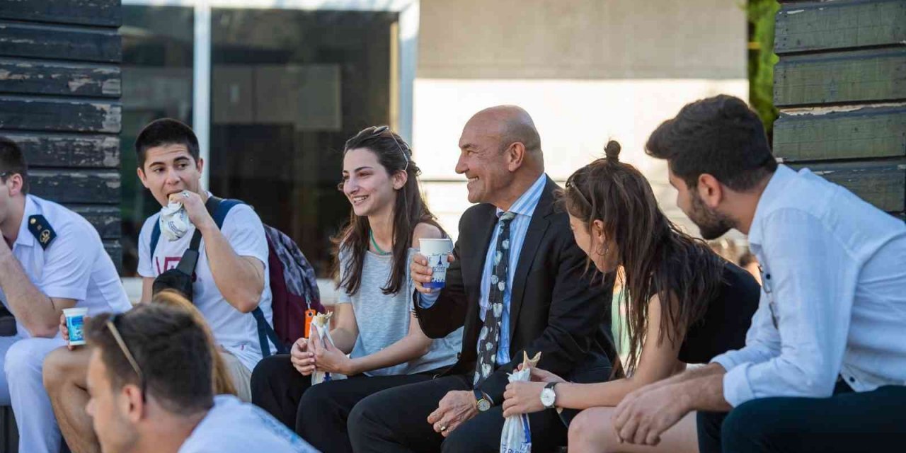 İzmir Büyükşehir Belediyesi öğrenim desteğini iki katına çıkardı