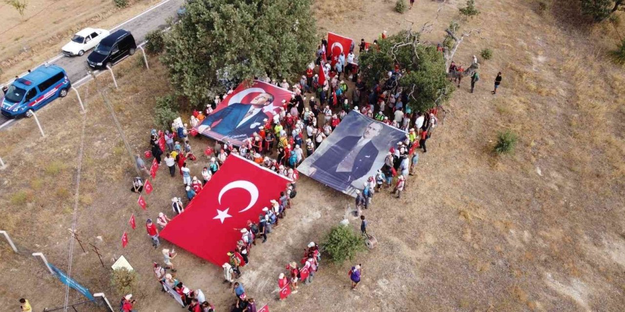 Zafer Yolu kafilesi Takmak’ta