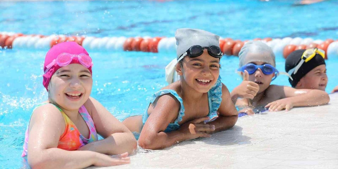 Bayraklı Havuzu’nda yüzde yüz hijyen