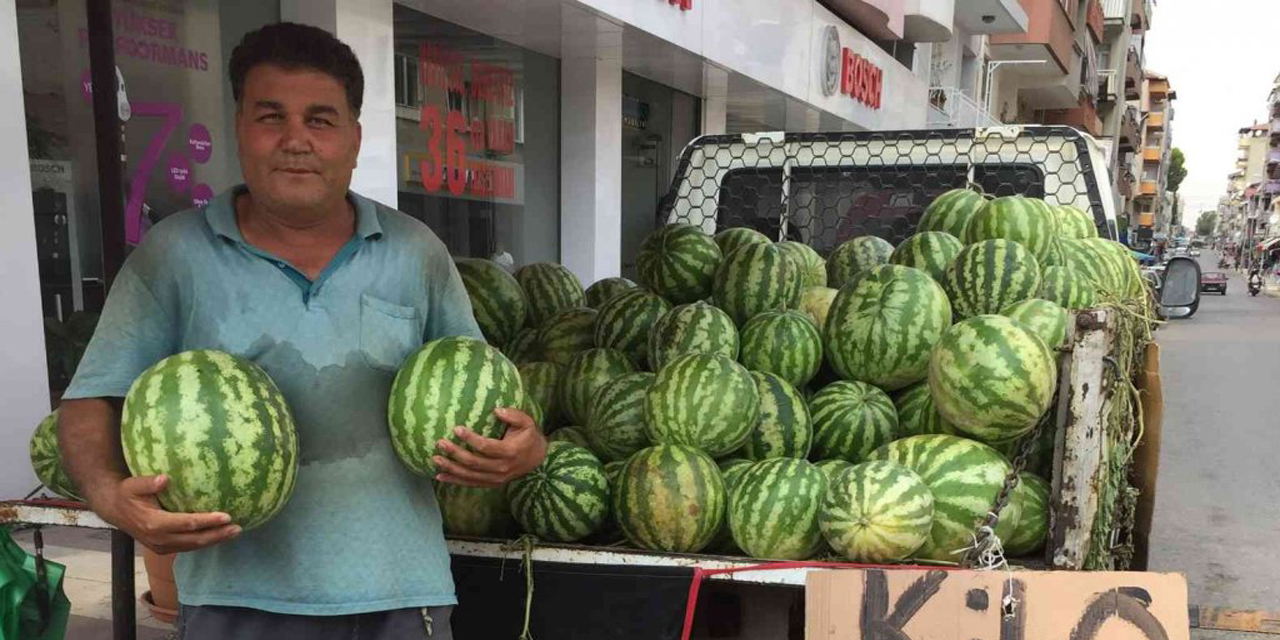 Alaşehir’de karpuzun fiyatı 1 buçuk liraya düştü